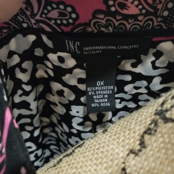 Halter-style dress with empire waist - Picture 7 of 8